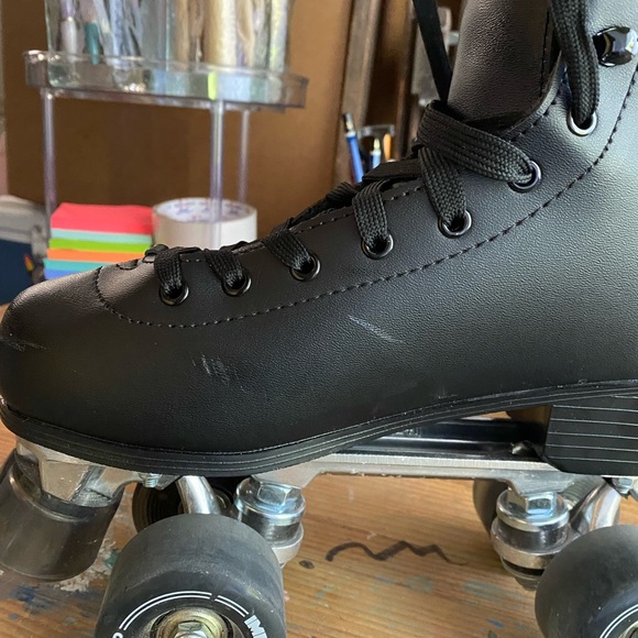 SOLD Black Impala Quad Roller Skates - Picture 3 of 7